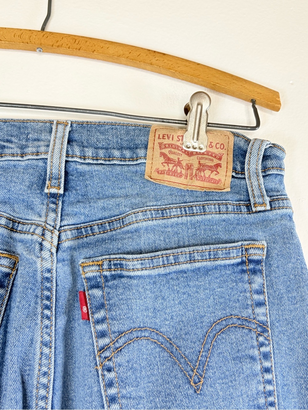 Levi’s Wedgie Straight Button Fly Jeans - Picture 6 of 9